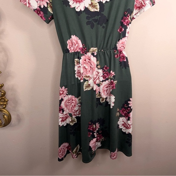 Small Love Fast Live Hard Dress Short Sleeve Green Floral Print Stretch - Picture 6 of 13